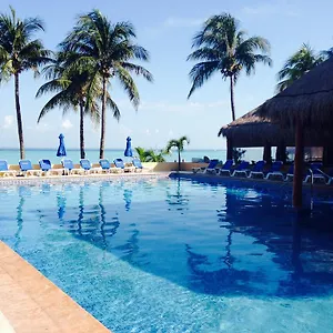 Nautibeach Front In North Apartahotel Isla Mujeres