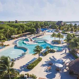Feriested Bluebay Grand Esmeralda